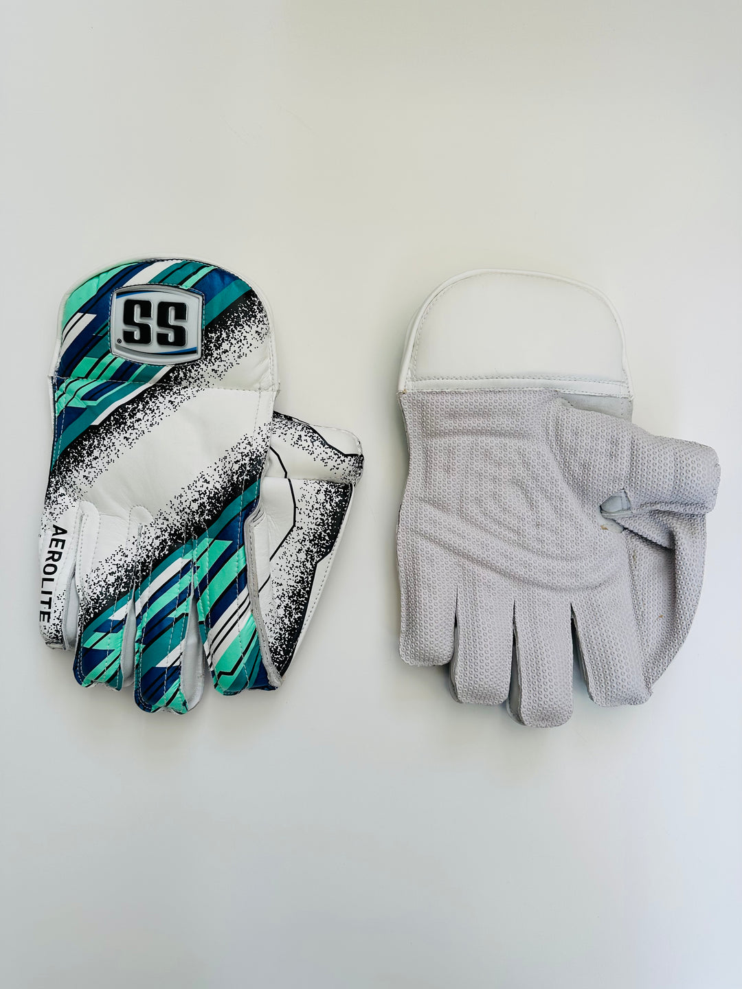SS Aerolite Cricket Wicket Keeping Gloves